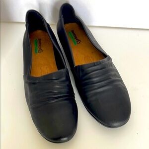 Baretraps Memory Foam Black Women's Slip-On Shoes Size 11 Slip On Pleated Top